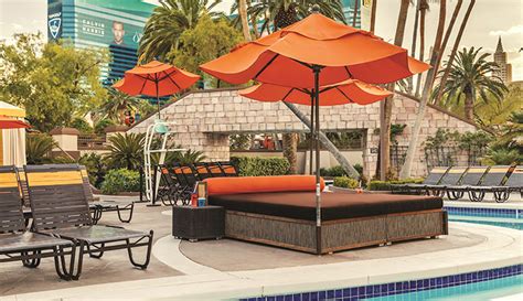 Mgm grand daybed Answer 1 of 4: I read in a thread on a different forum that the lazyriver daybeds at the MGM Grand include the daybed as well as 4 reserves in water loungers